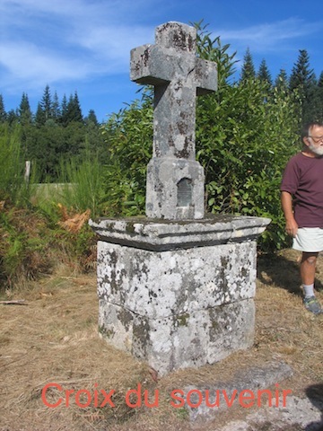Croix du souvenir Auriac